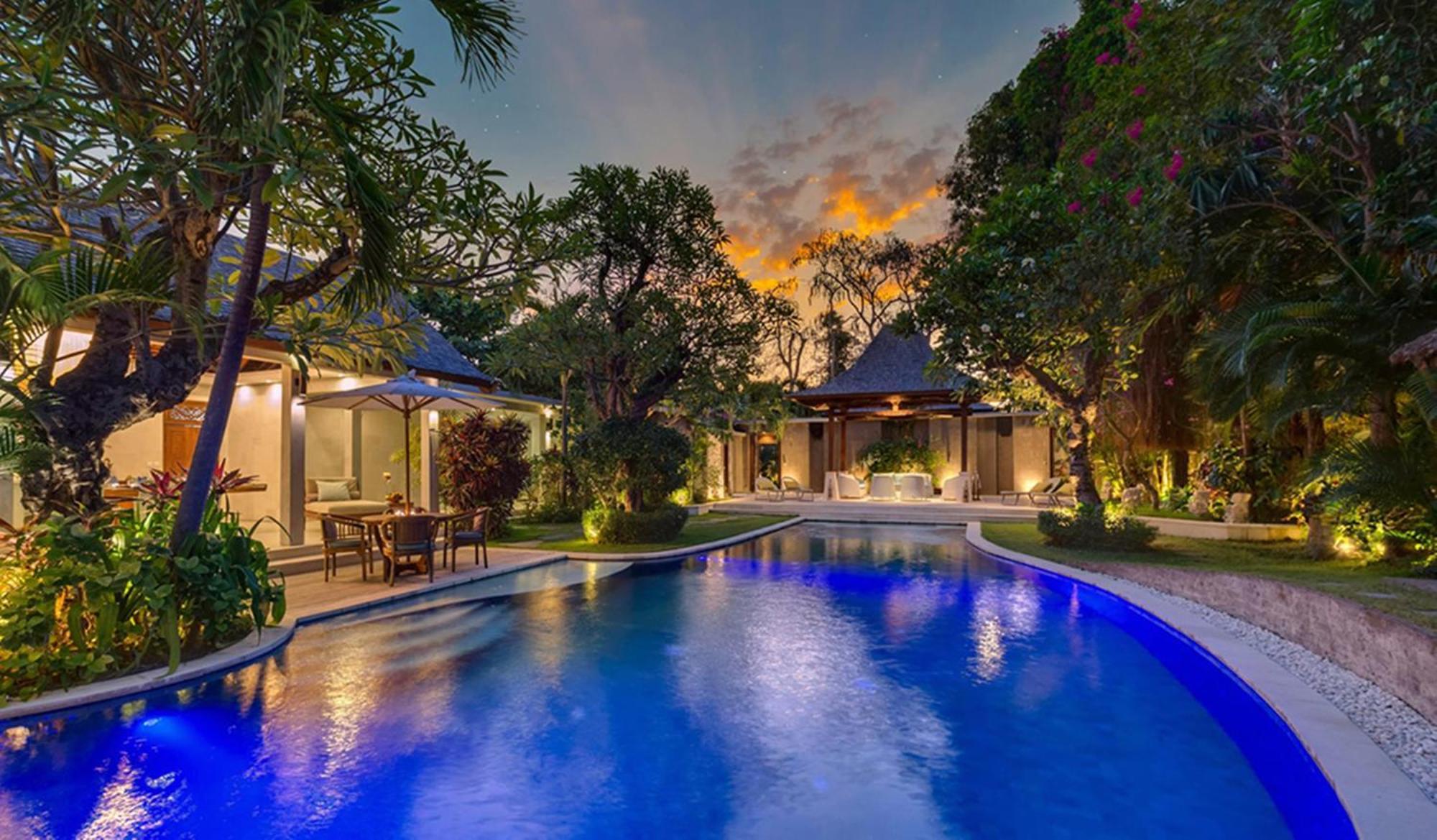 Lataliana Seminyak Villa Bagian luar foto