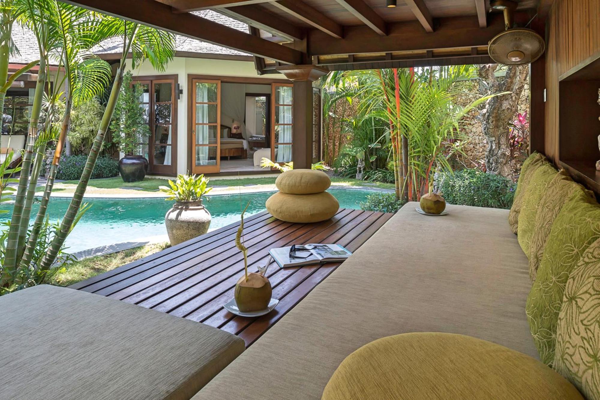 Lataliana Seminyak Villa Bagian luar foto