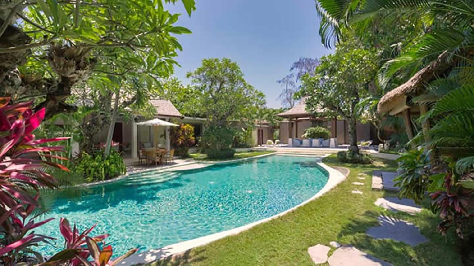 Lataliana Seminyak Villa Bagian luar foto