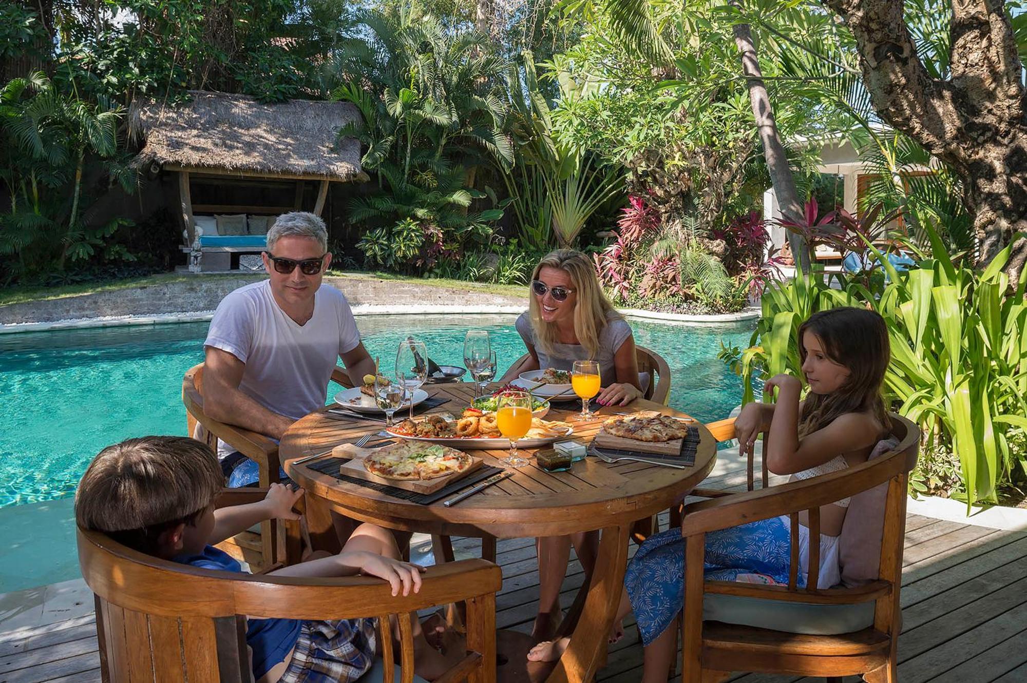 Lataliana Seminyak Villa Bagian luar foto