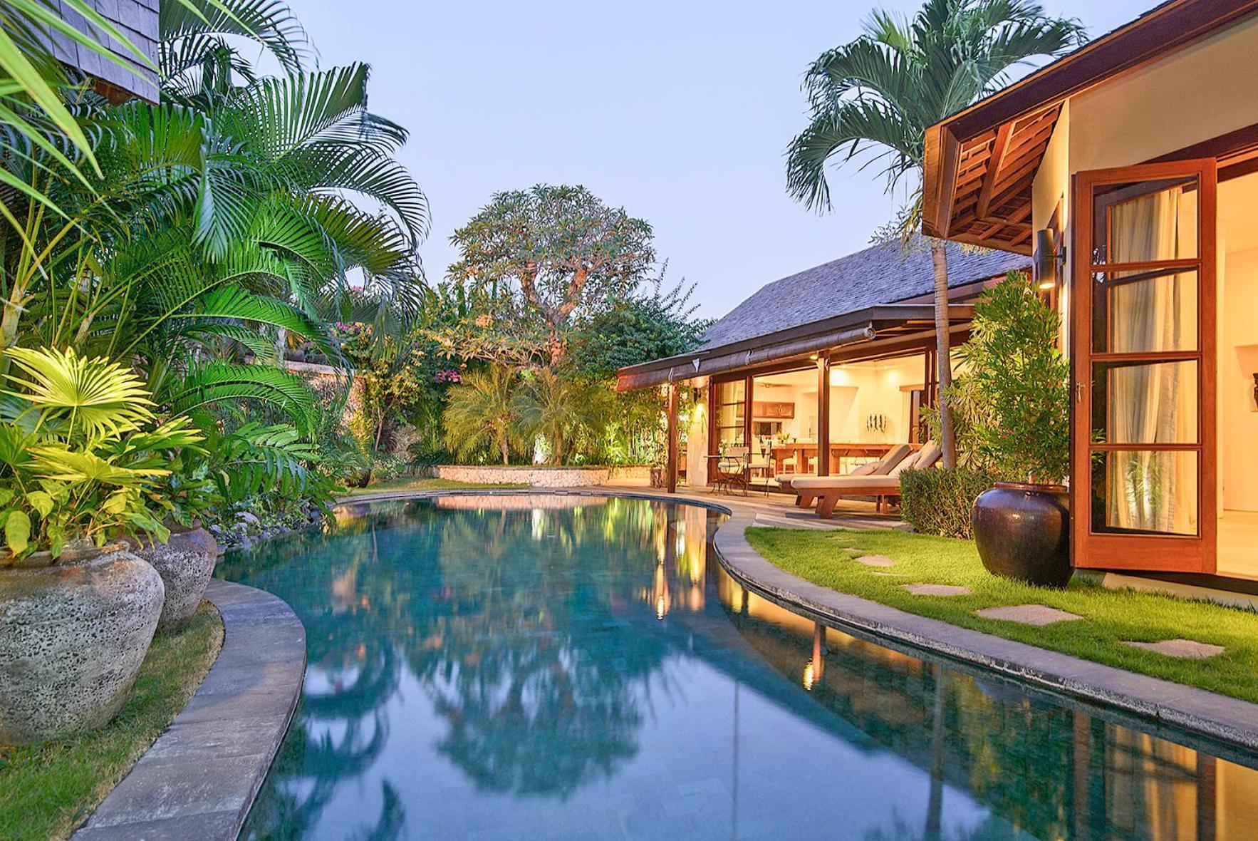 Lataliana Seminyak Villa Bagian luar foto